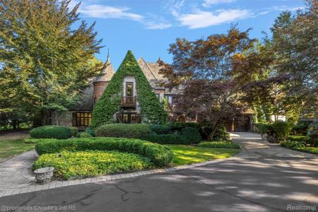 49016 Pointe Lakeview Drive