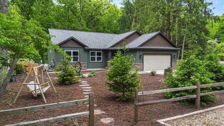 4067 Hillside Trail