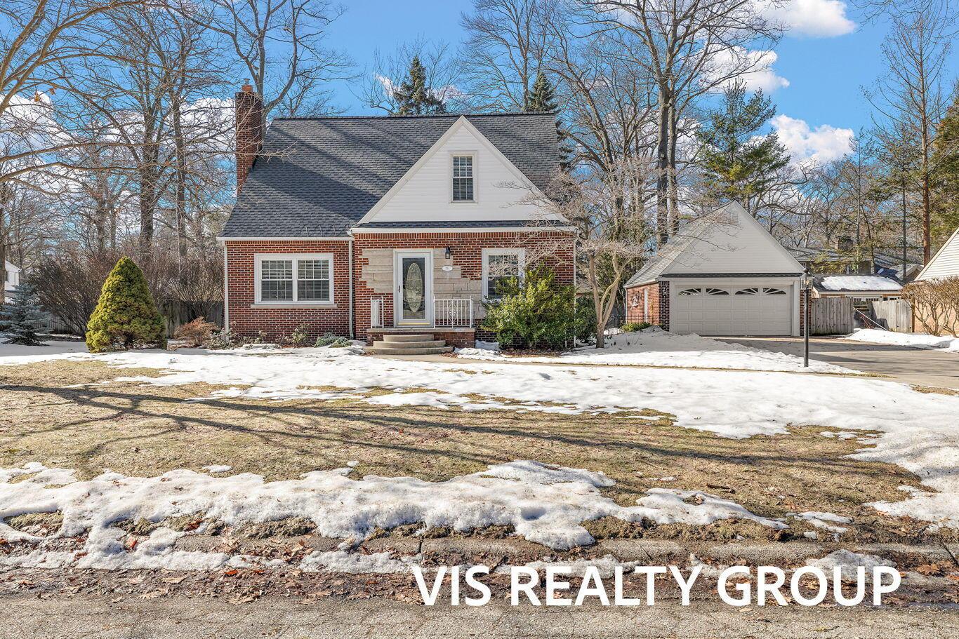 Image 1: 1-web-or-mls-2R9A8499