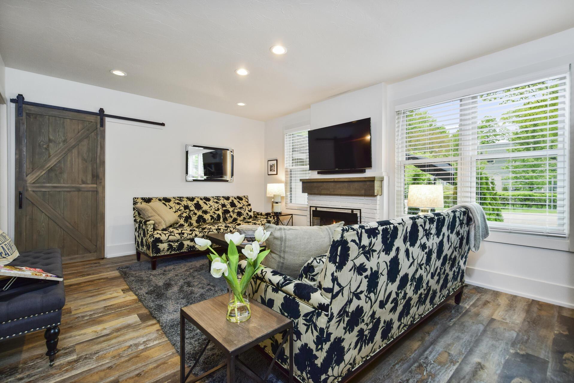 Image 4: 002-photo-living-room-7121835