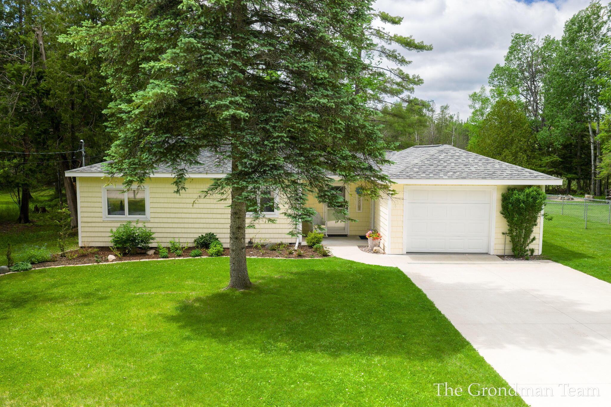 Image 4: 3-web-or-mls-7170 Spring St, Alanson, MI