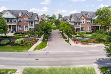 555 RIVIERA Court