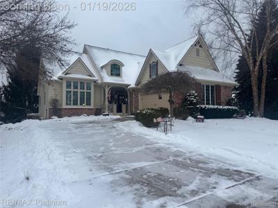 5451 Versailles Avenue