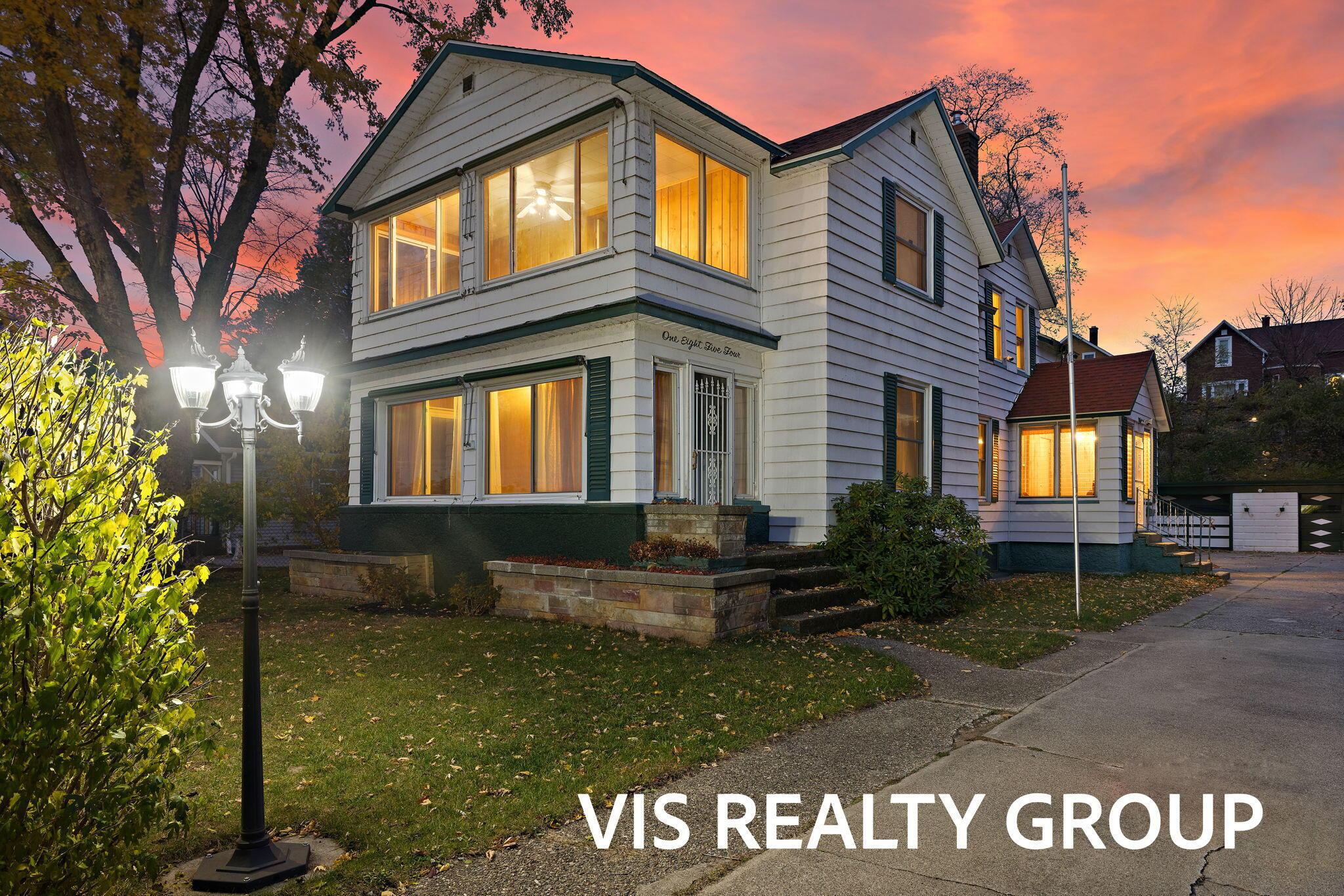 Image 1: 84-web-or-mls-2R9A5462