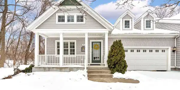 601 Lakeview Lane