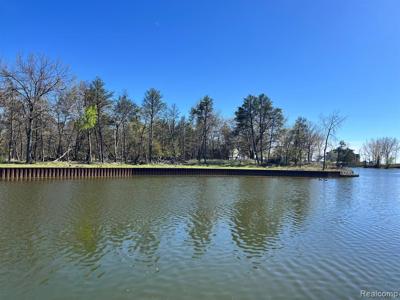 9837 Whispering Pines