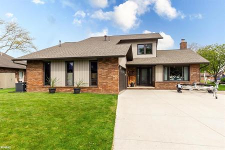 7326 Parklane