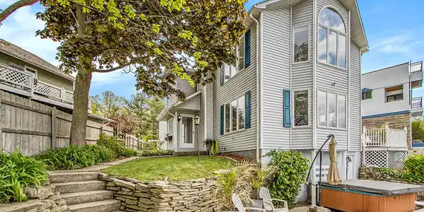 567 Breezy Bluff Street
