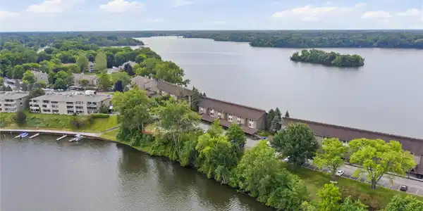 1695 Cliffs Landing