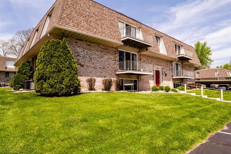 3614 Lakeshore Drive Unit J-10