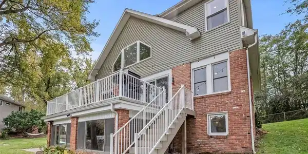 670 FERNHURST Drive