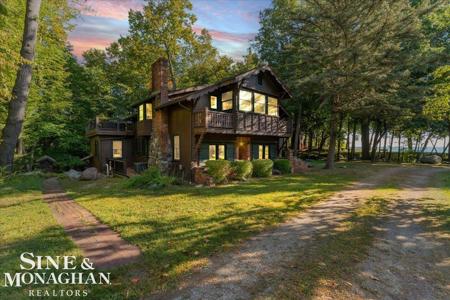4951 N Lakeshore Road