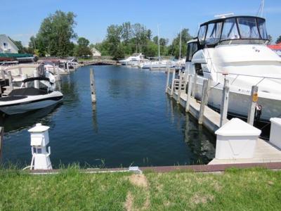939 W Lake