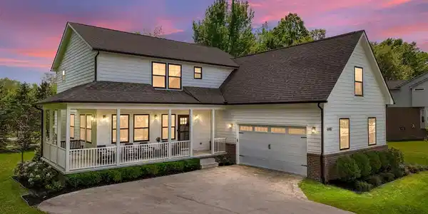 6082 VILLAGE Court