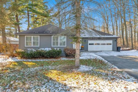 5569 Lakeshore Road