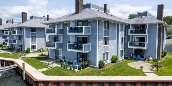 400 Lakeview Court Unit 29-E