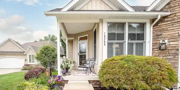 Image 2: 97-web-or-mls-16260-woodvale-blvd