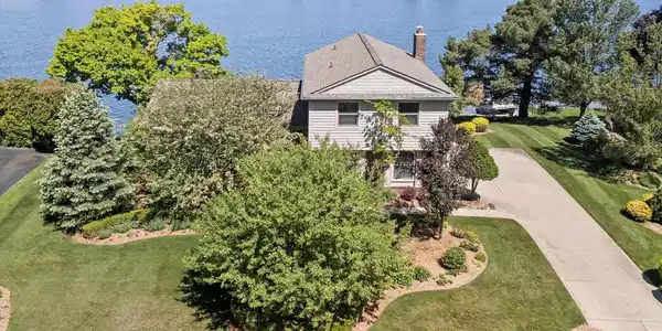 400 Lakes Edge Drive