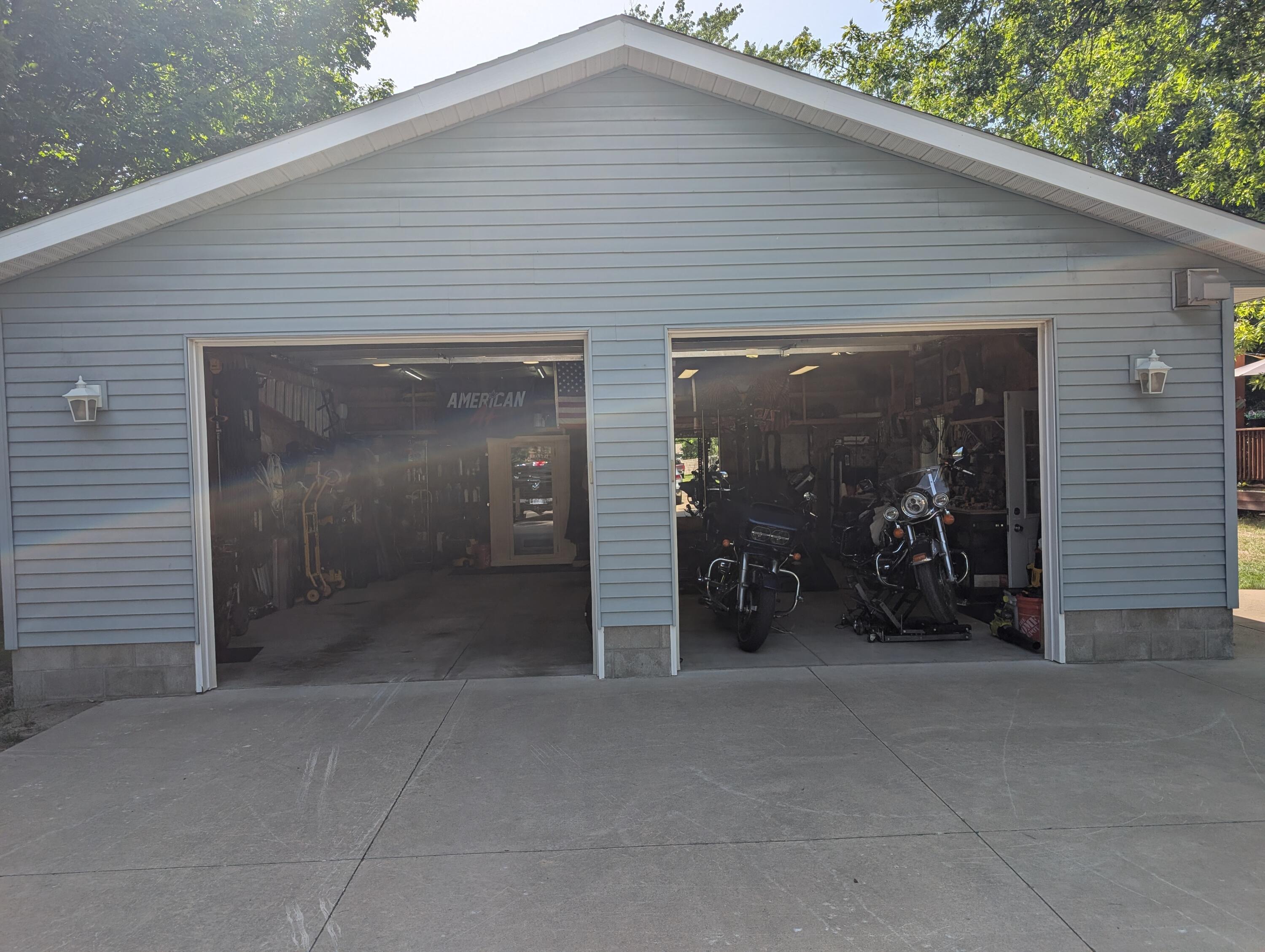 Image 4: Randall - Garage open