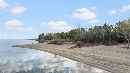 Lot C S Bayshore