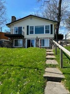 1115 BEACH Drive