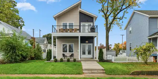 593 W Webster Avenue