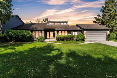 5520 RIDGEWOOD