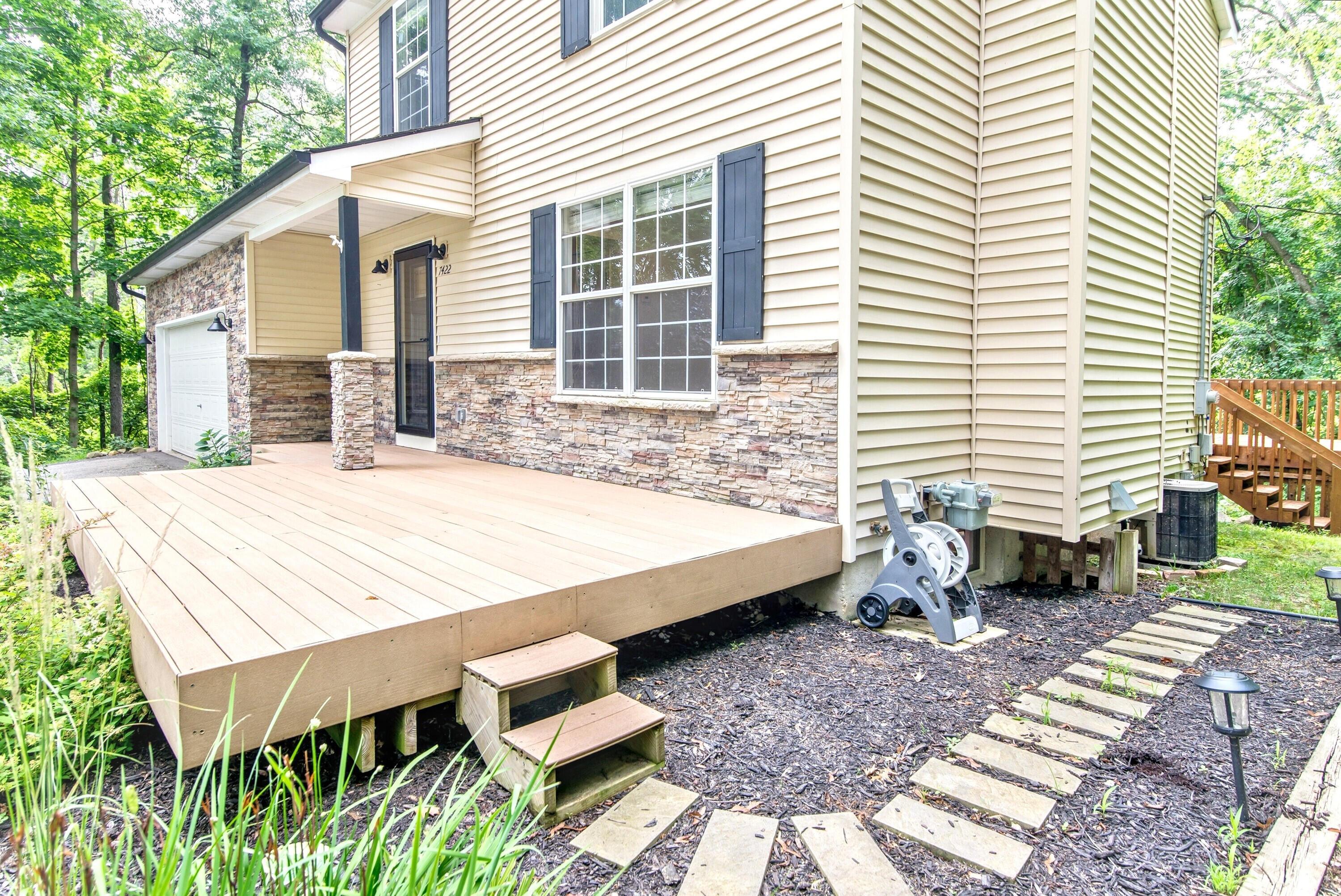 Image 2: MLS2 - Front Deck
