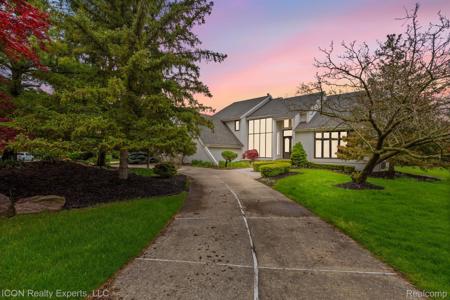 5215 DEER RUN Circle