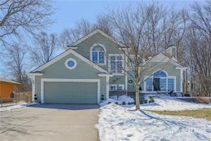 1321 S LAKE Drive