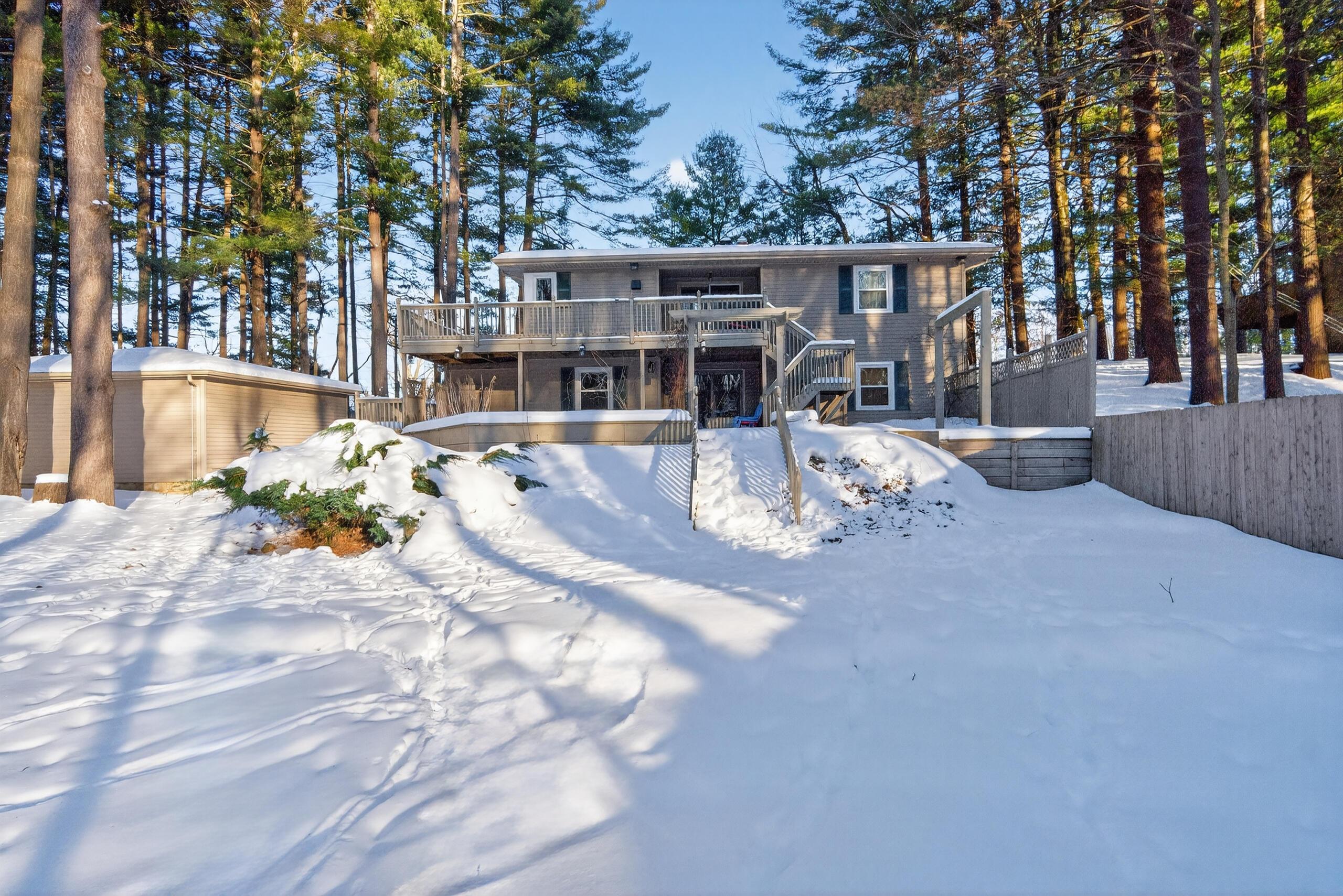 Image 1: 3_340 wood hills dr concord mi - 00046