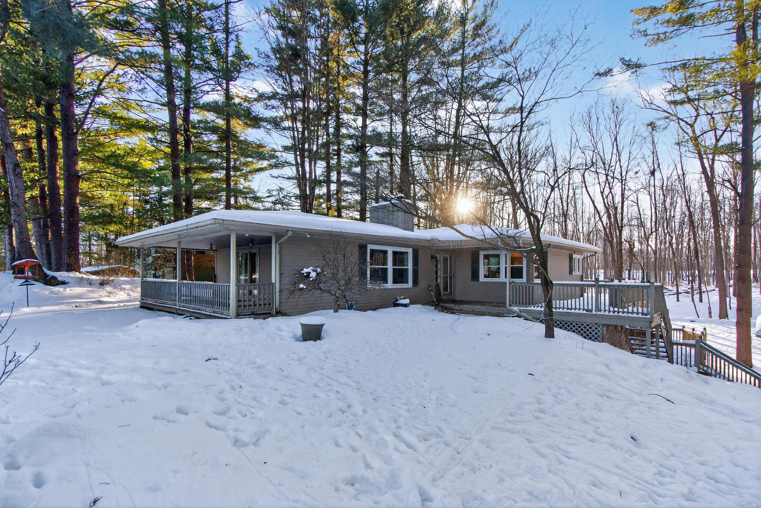 Image 2: 1_340 wood hills dr concord mi - 00049