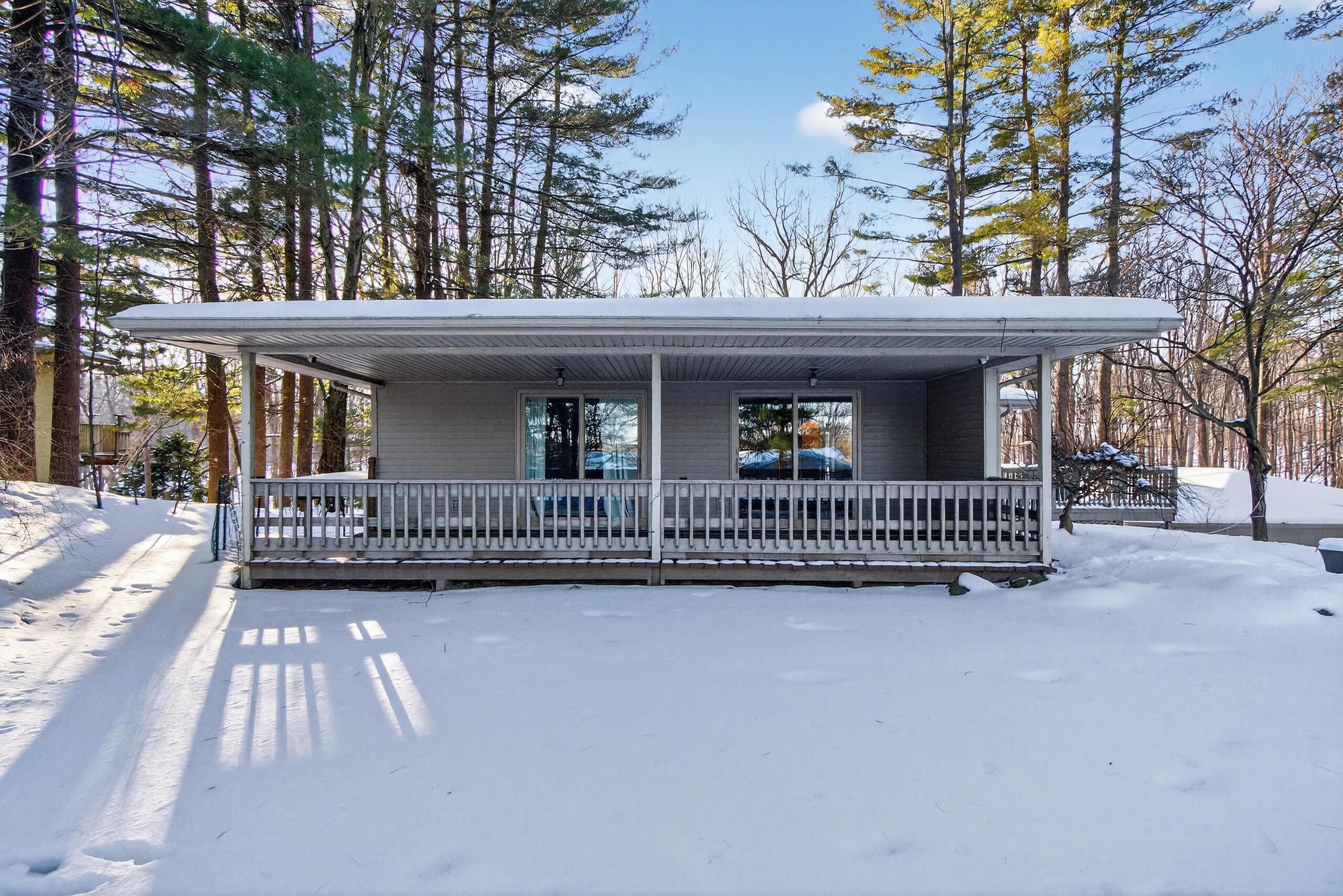 Image 3: 2_340 wood hills dr concord mi - 00048