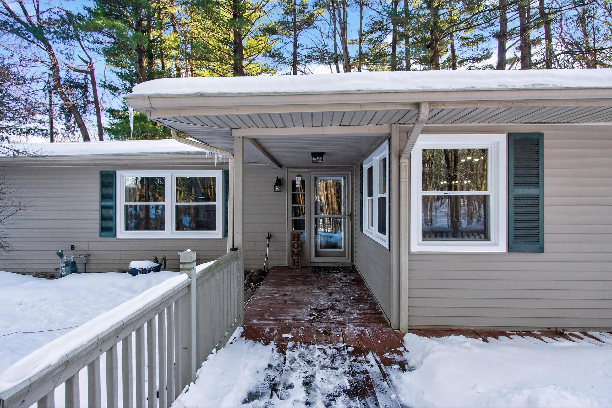 Image 4: 4_340 wood hills dr concord mi - 00042