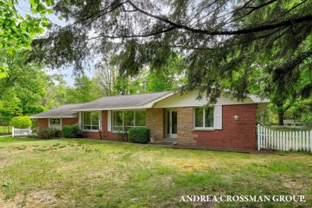 2095 Lakeshore Drive