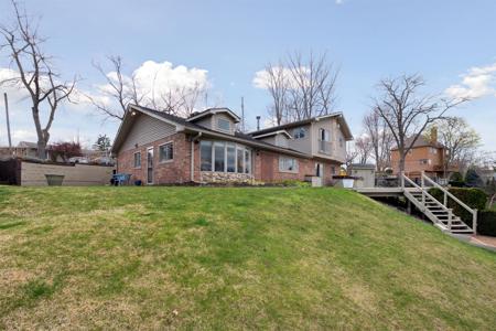 3562 LAKEVIEW Drive