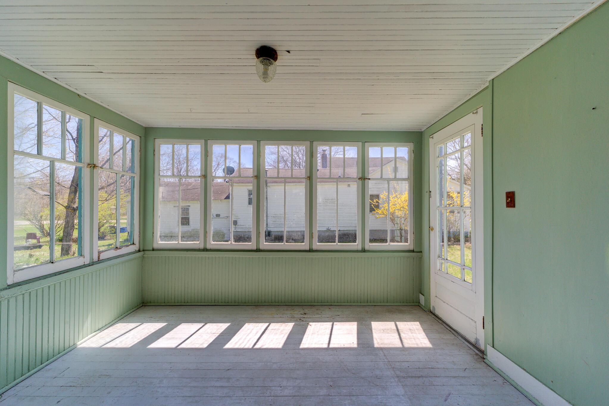Image 3: 119 S Livingston St (MLS Size) (5 of 30)