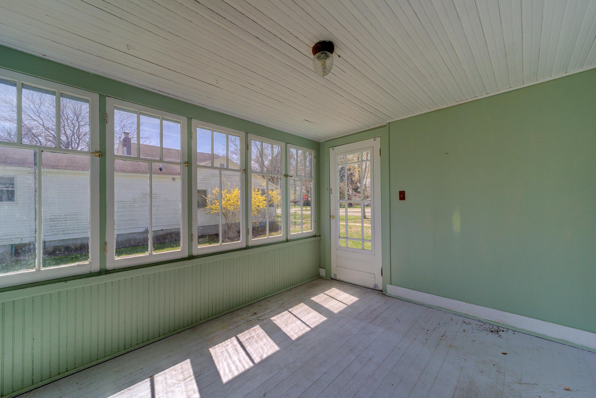 Image 4: 119 S Livingston St (MLS Size) (6 of 30)