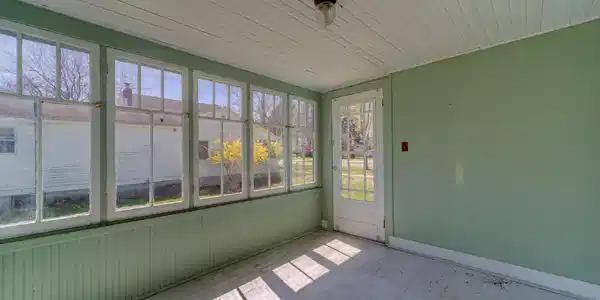 Image 4: 119 S Livingston St (MLS Size) (6 of 30)