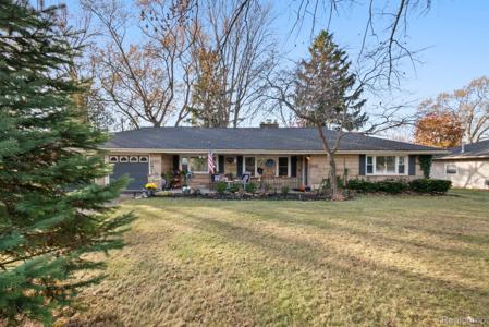 6736 Lakeshore Road