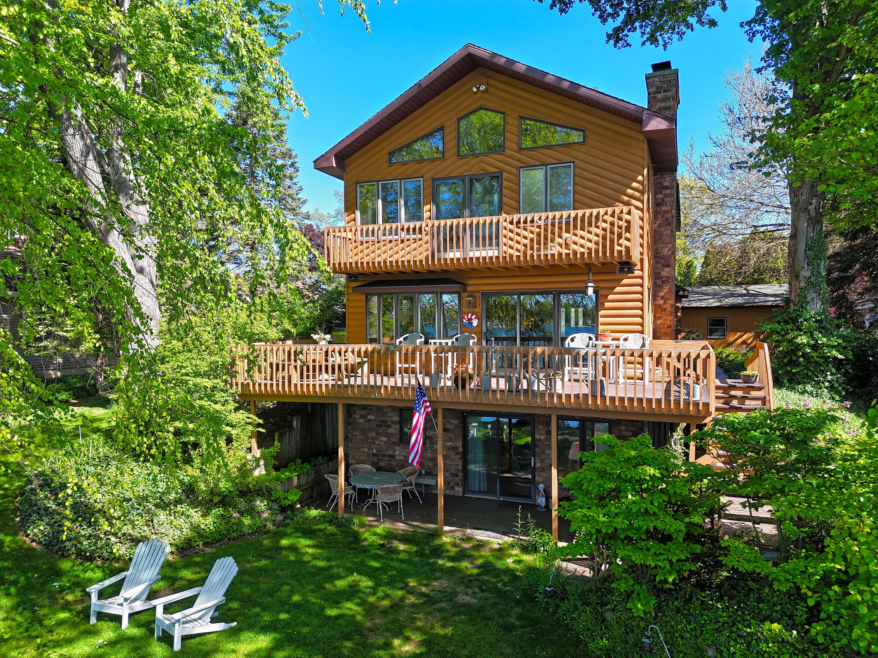 Image 1: Lakeside of Home