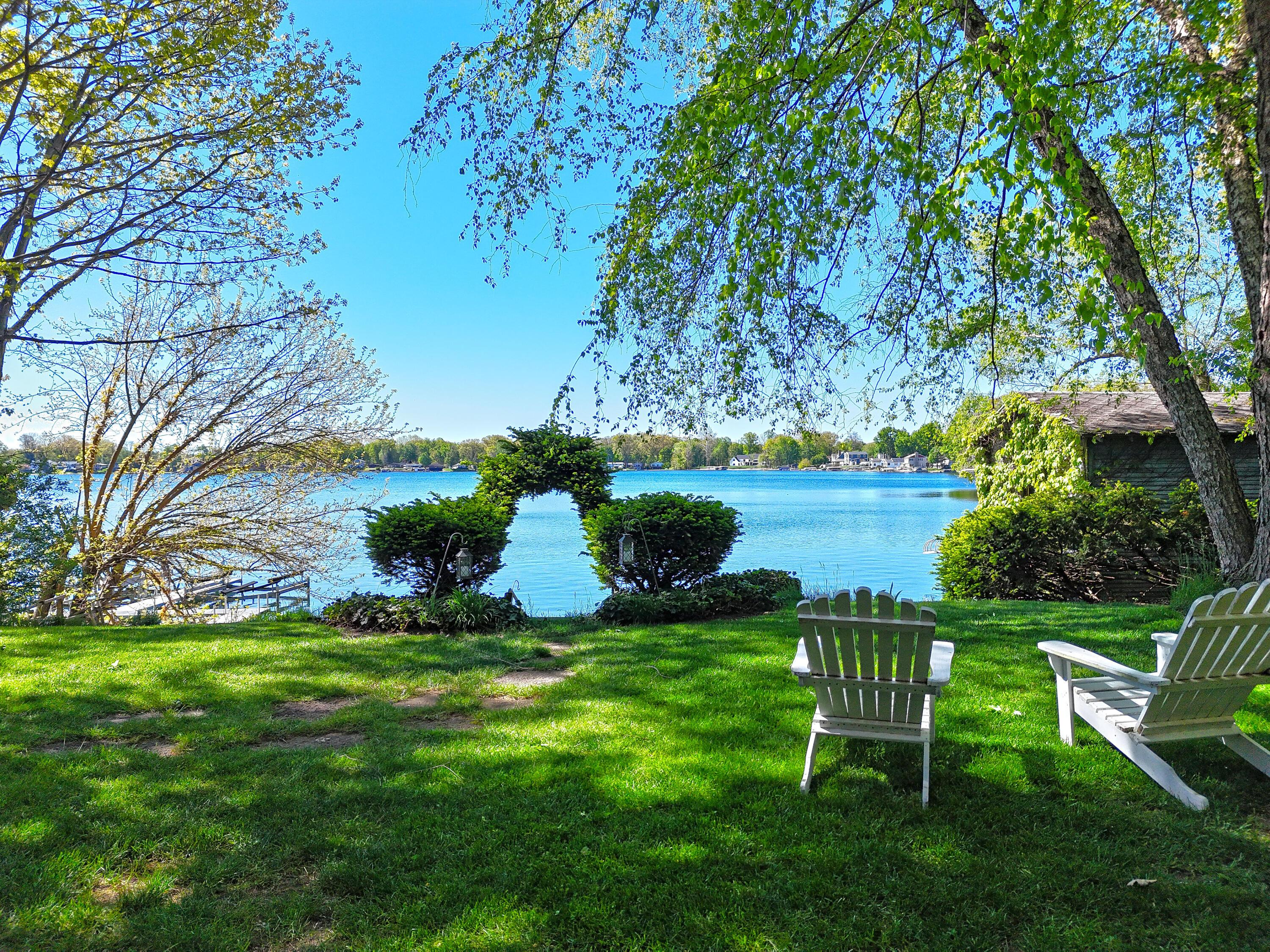 Image 2: Front Yard