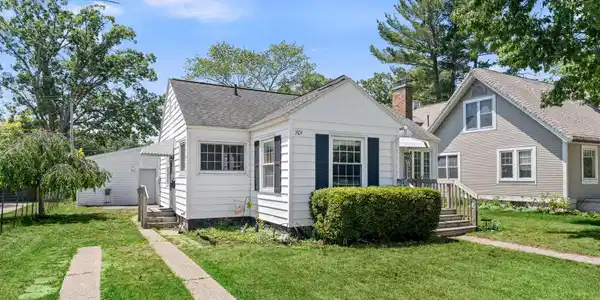 Image 3: 3-web-or-mls-Project_20260706_2833