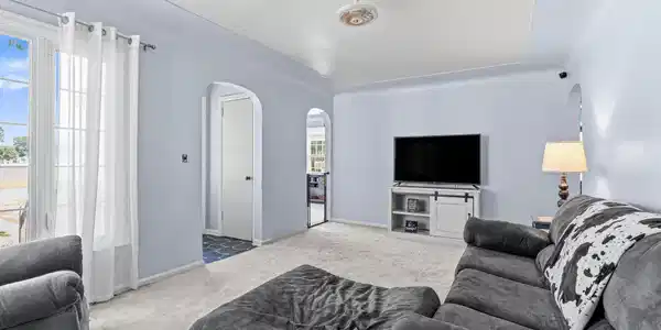 Image 4: 4-web-or-mls-Project_20260706_2836