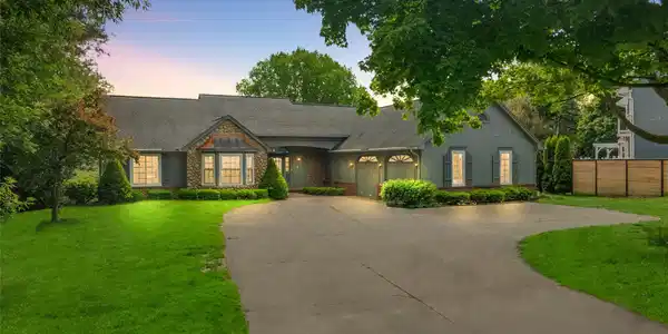 385 JOSLYN Road