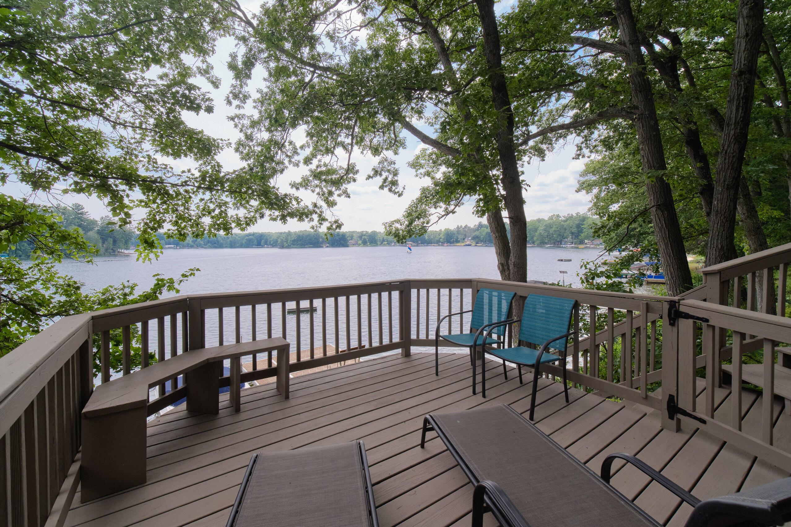 Image 3: Shaded lake viewing deck