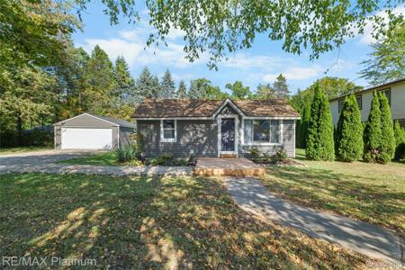 1605 S Hughes Road