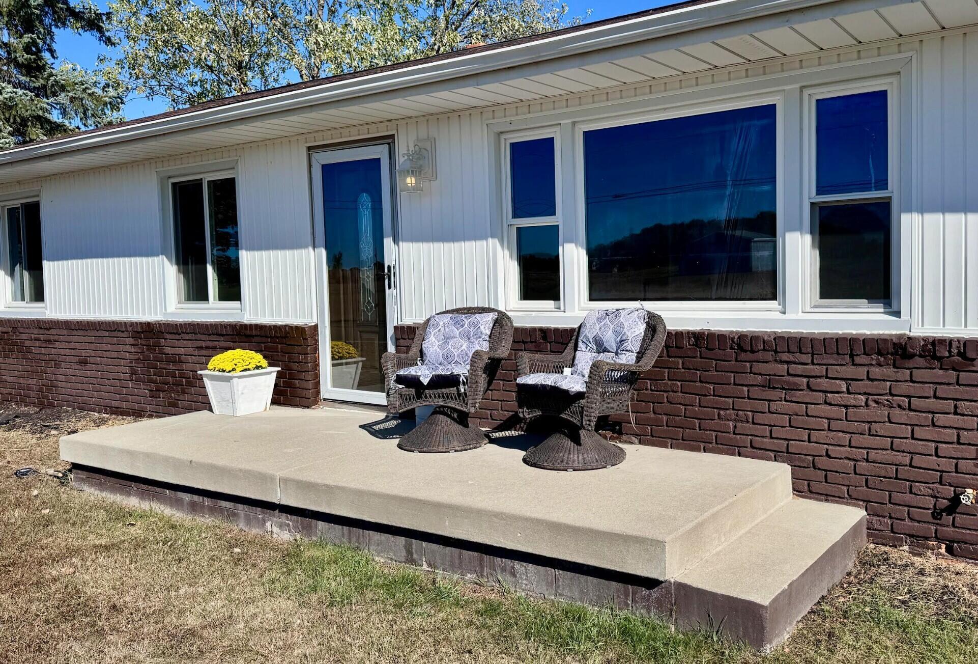 Image 3: Sit and enjoy