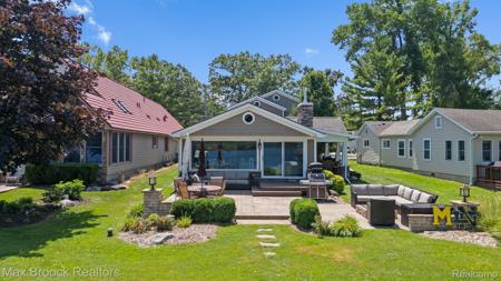 4295 Shoreview Lane