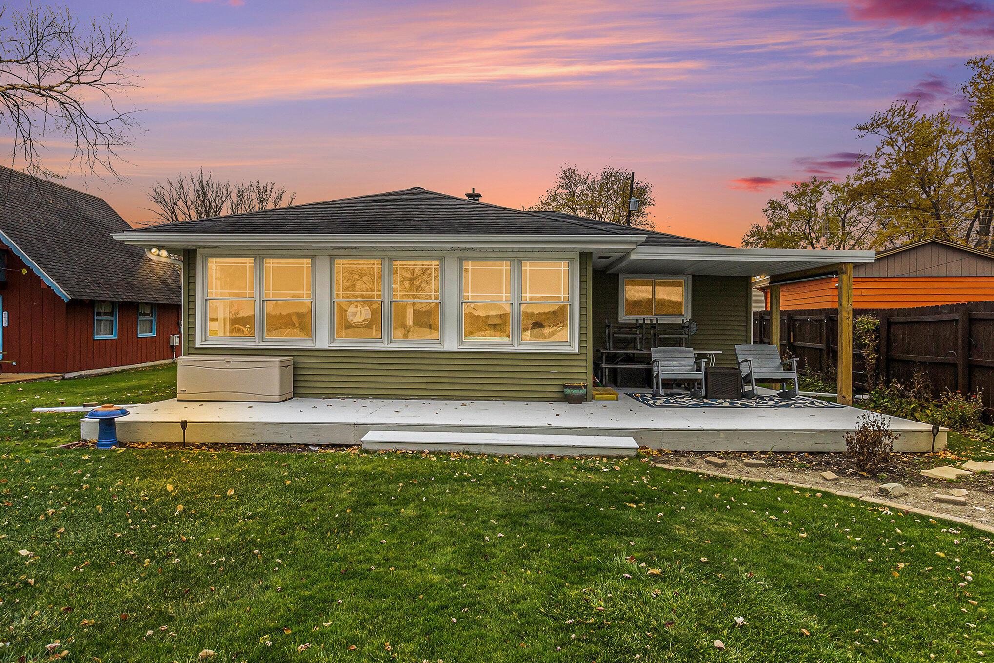 Image 2: 7150 Greenes Dr, Jackson, MI 49201